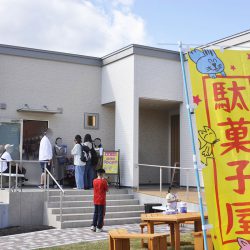 駄菓子屋マルのおかあさん